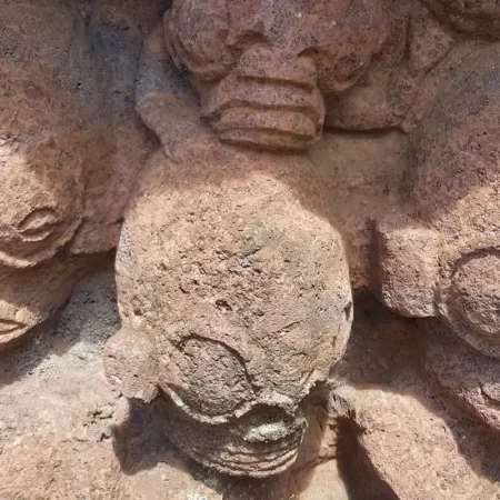 Detalle de estatuas en Nuku Hiva