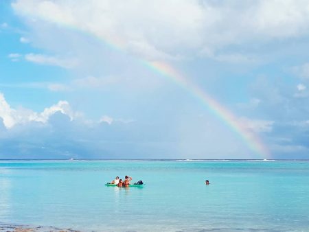 🌈 Domingo en la playa de Temae. Te bañas, te relajas y te echas la siesta. Cuando abres el ojo, te encuentras con esta escena...¿Cómo no vamos a estar enamorados del lugar?
.
.
.
.
#temae #moorea #LoveTahiti #beach #ｓｕｎｄａｙｍｏｏｄ #polinesiafrancesa #destinopolinesia #españolesporelmundo #rainbow #🌈 #wonderlust #islandvibes